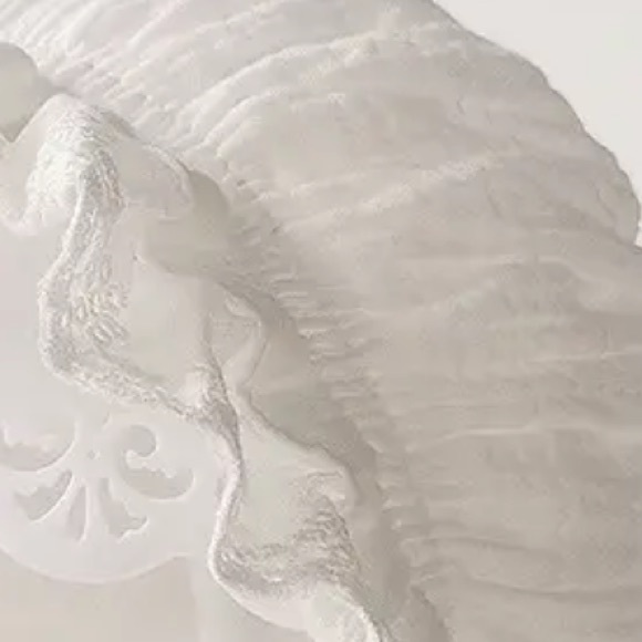 Adorable Lace-Edged Sun Hat for Baby Girls Perfect for Summer Outdoor Protection - Picture 4 of 4